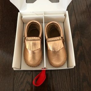 New Minnetonka Rose Gold Leather baby moccasins